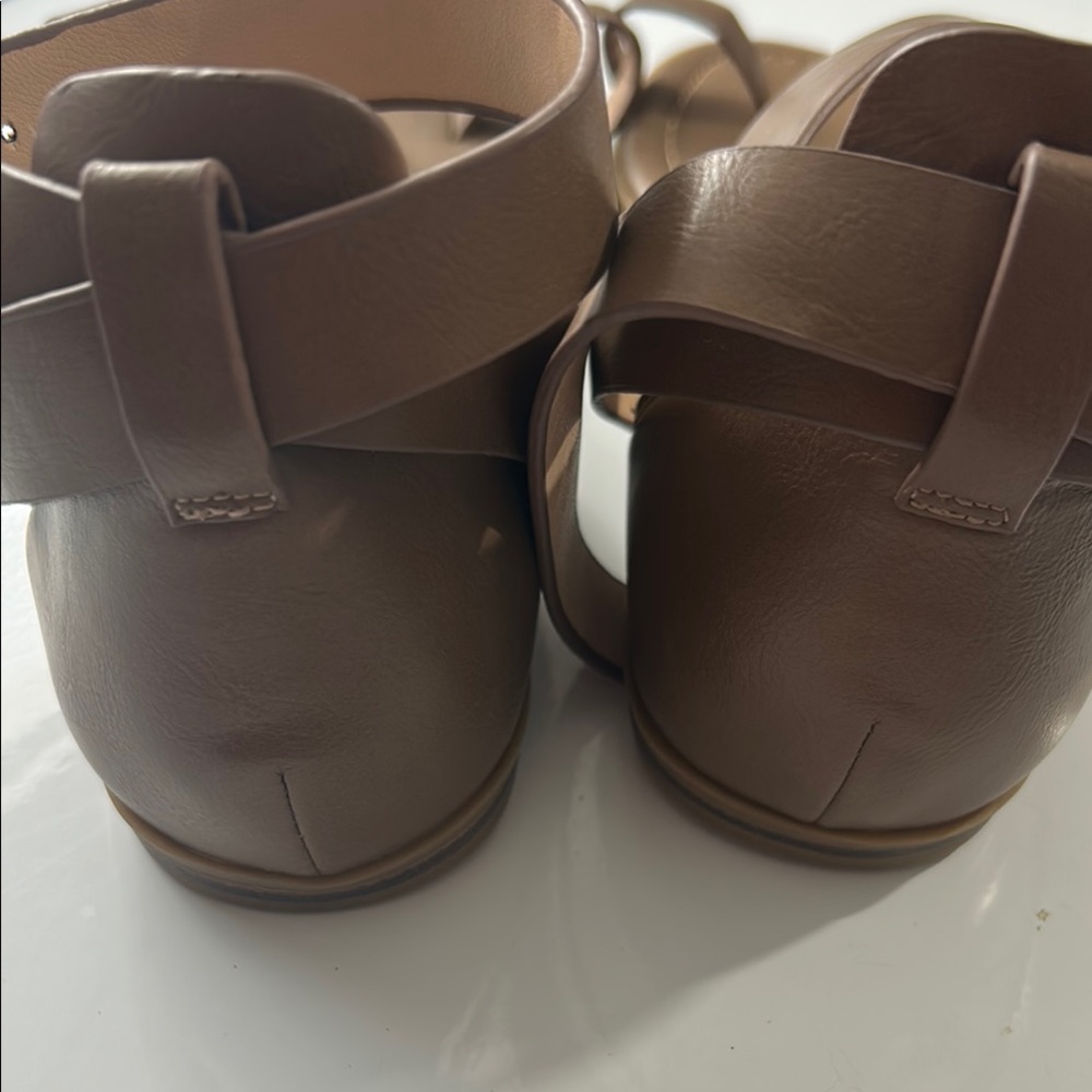 Wonderly Brown Leather Sandals with Elegant Straps - Picture 5 of 6
